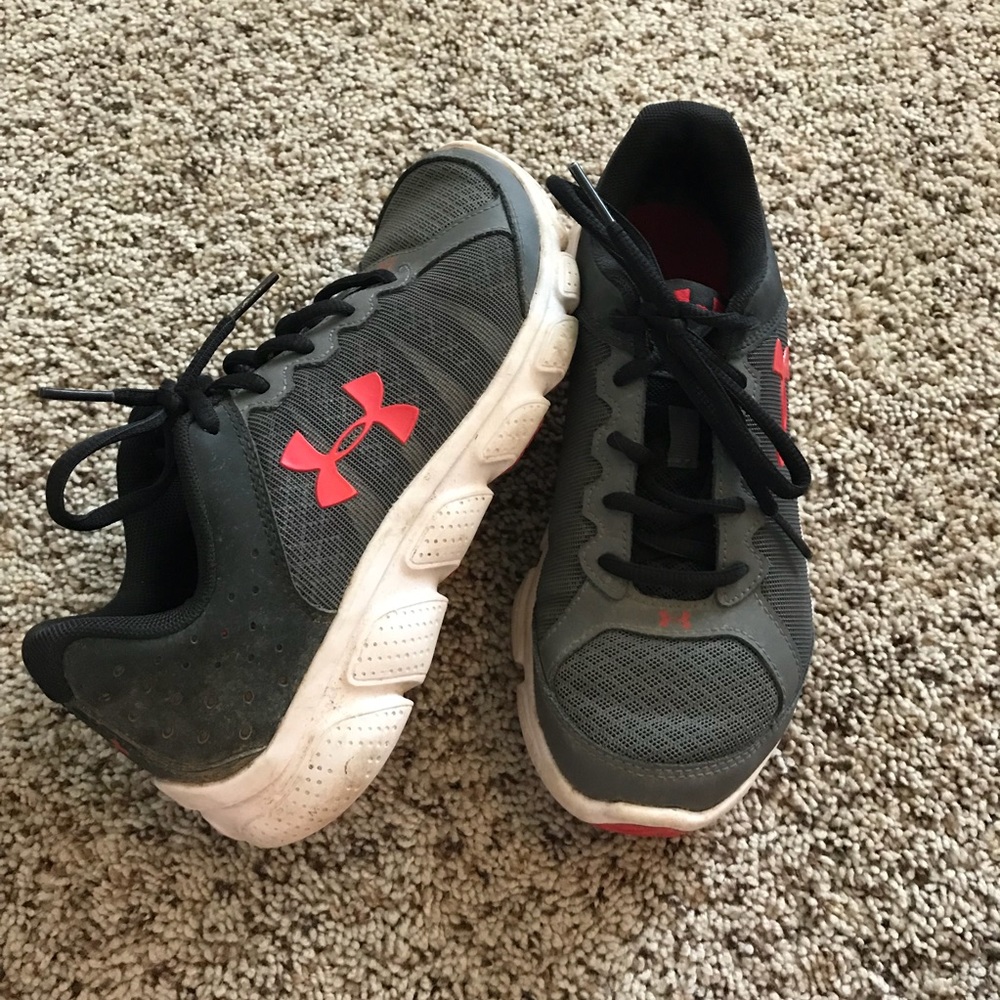 UNDER ARMOR RUNNING SHOES